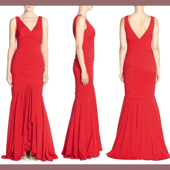 NWT JS Collections [ 6 ] V-Neck Banded Stretch Trumpet Gown‎ in Red